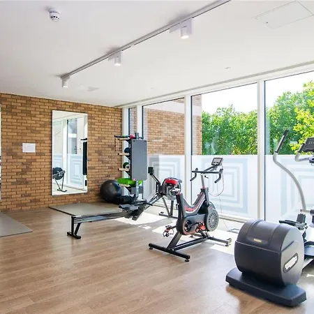 Modern & Cosy Flat In Kingston Apartment Kingston upon Thames  Exterior photo